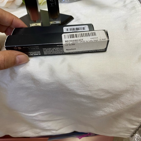 HAUS LABORATORIES ULTRA SHINE GLOSS CORSET AND ALL OVER LIQUID SHIMMER POWER - Picture 3 of 5